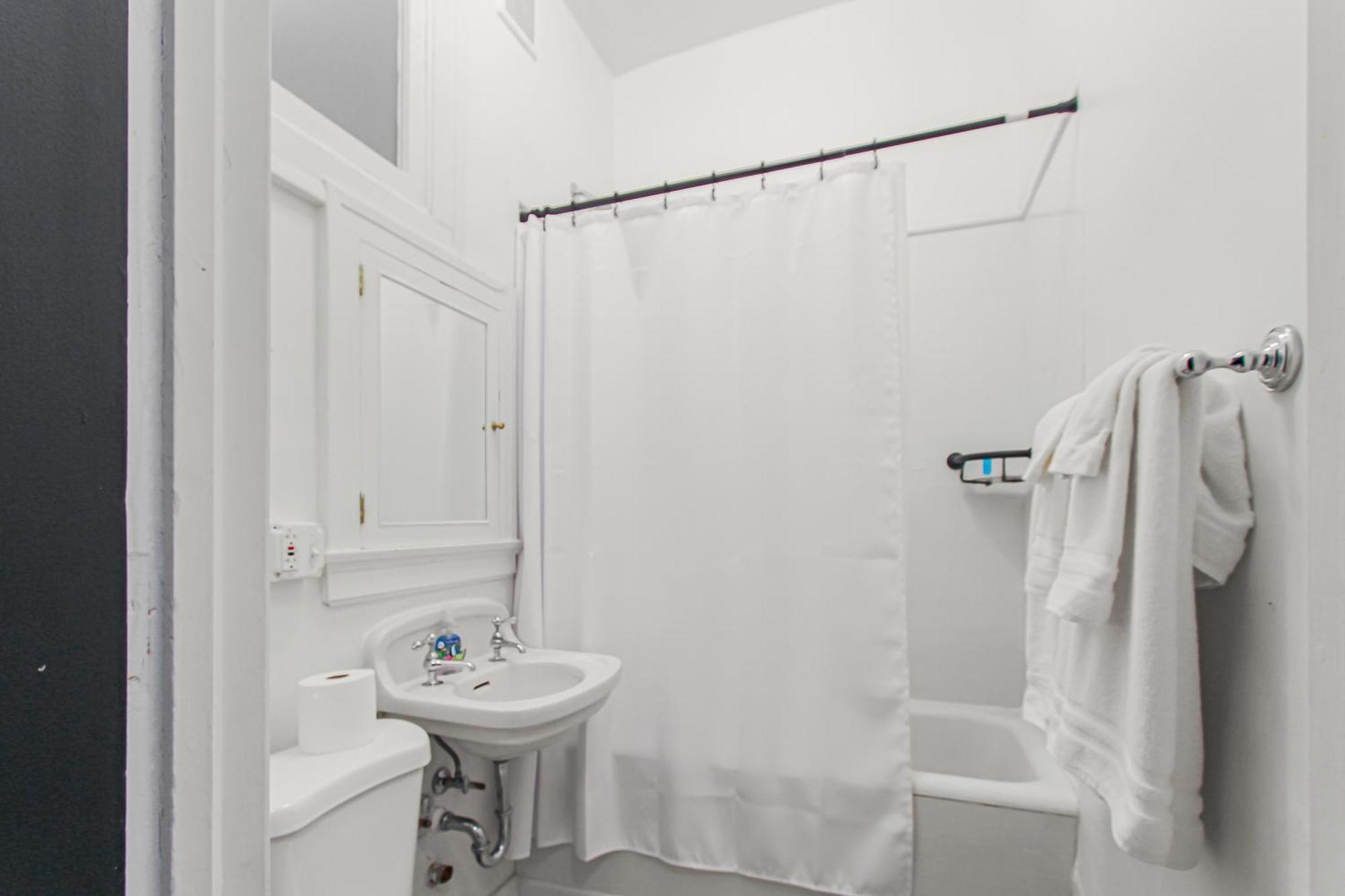 Library Square Suites Толедо Екстер'єр фото