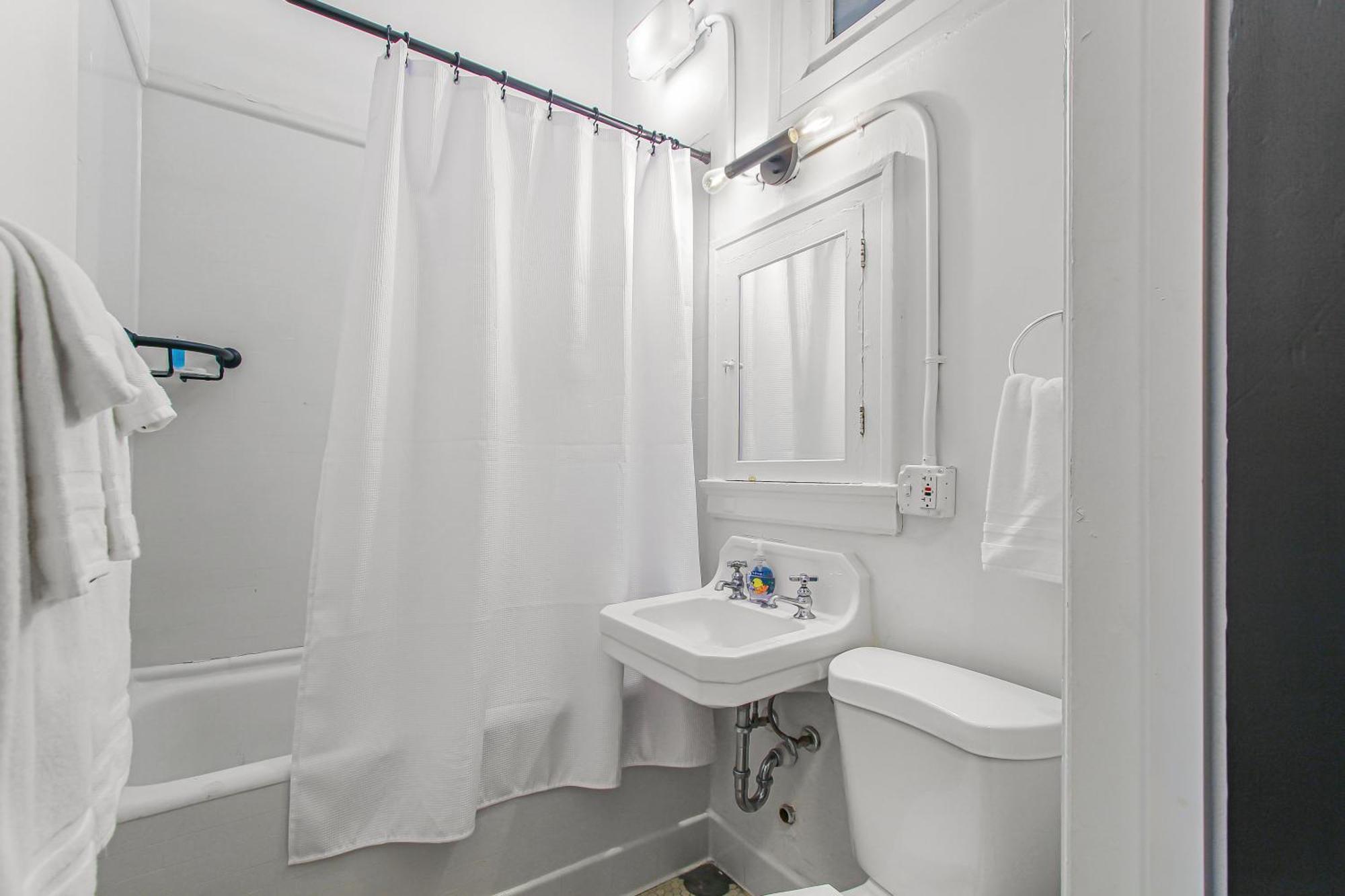 Library Square Suites Толедо Екстер'єр фото