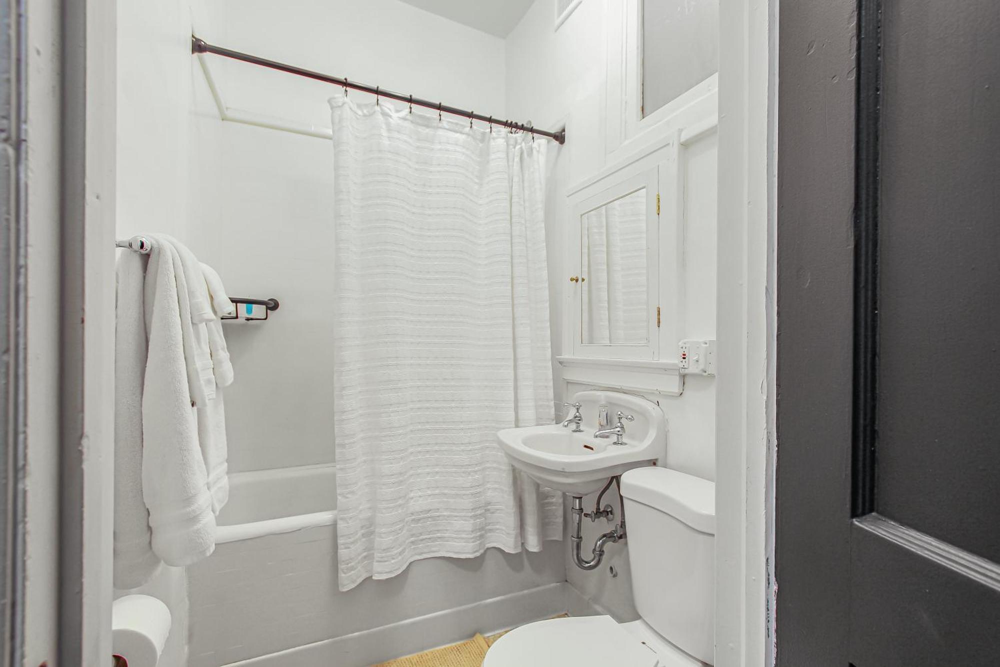 Library Square Suites Толедо Екстер'єр фото